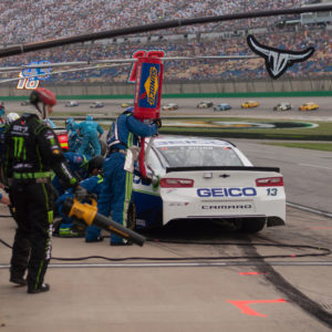 Dillion 13 gets new tires and fuel (Photo by Austin Johnson/Ace Weekly)