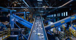 conveyor of recyclables